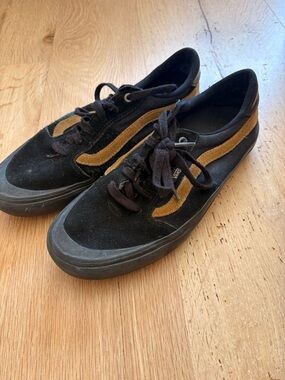 Vans Men's Black and Brown Suede Old Skool Sneakers. Ultra Cush PRO version